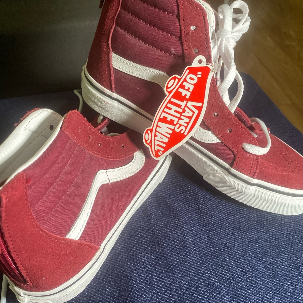 BRAND NEW- KIDS VANS SIZE 2.5